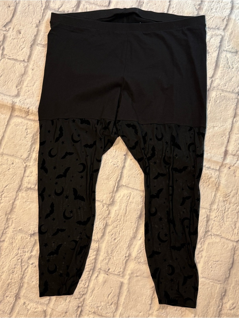 Torrid Full Length Flocked Legging Bats & Moon Plus 3